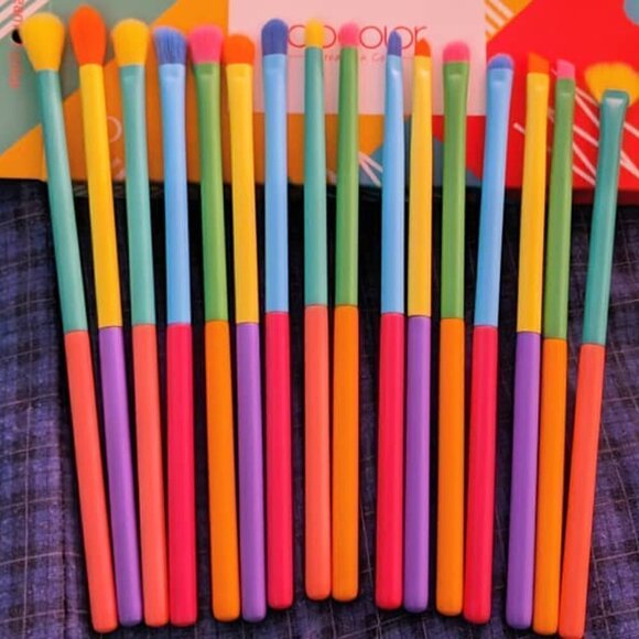 Docolor Eye Makeup 16pcs Colorful Eyeshadow Syanthic Hair Makeup Brush Set - Picture 12 of 15